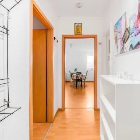 Ideale Messe L 6 Einzelbetten L Zentrale Lage *